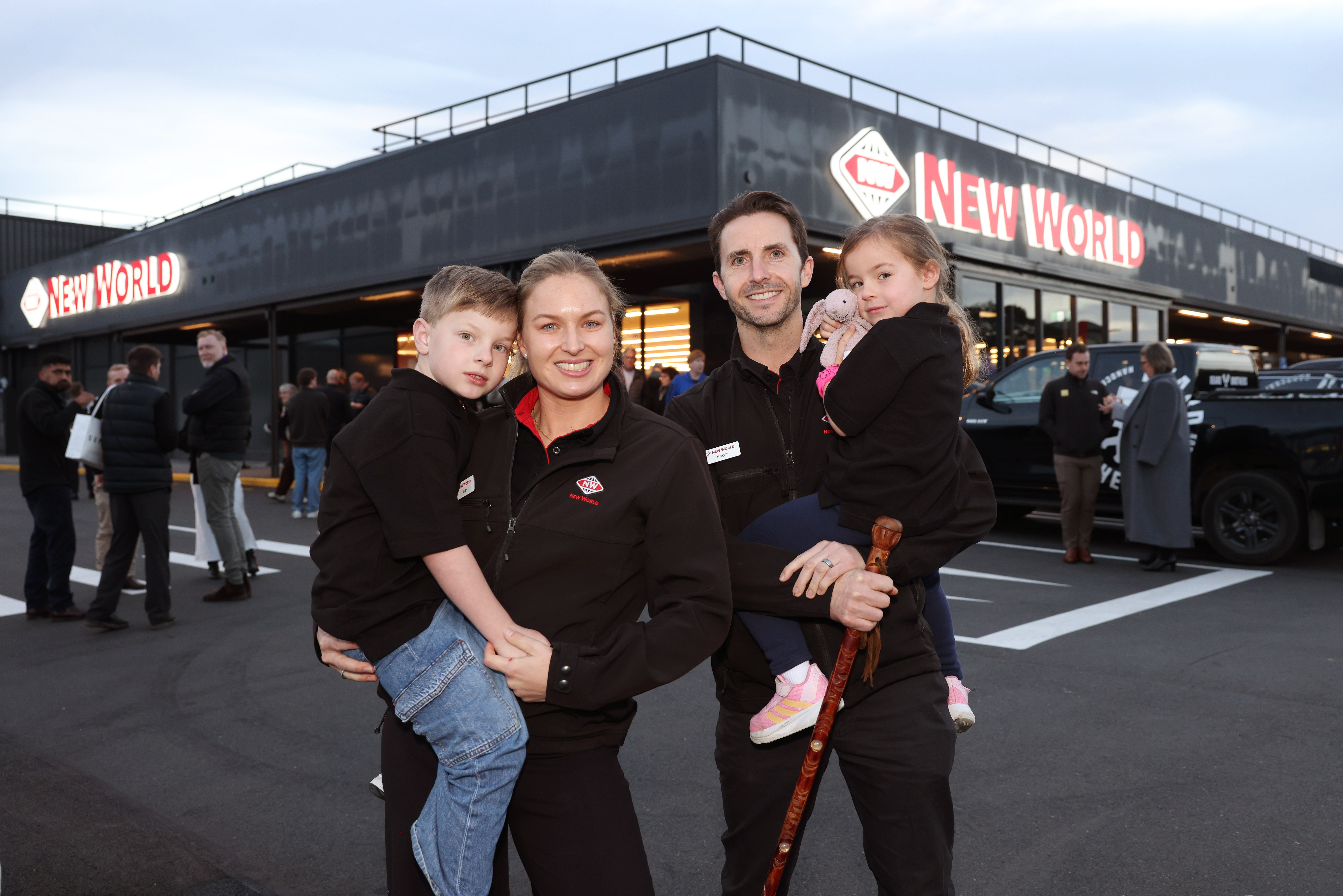Ashleigh_&_Scott_in_front_of_the_store.JPG