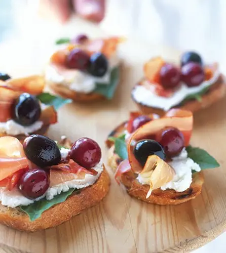 Grape and prosciutto appetizers