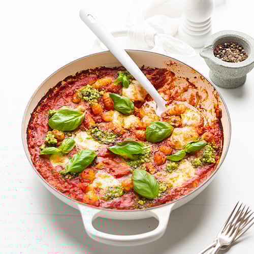 Pesto and tomato gnocchi bake