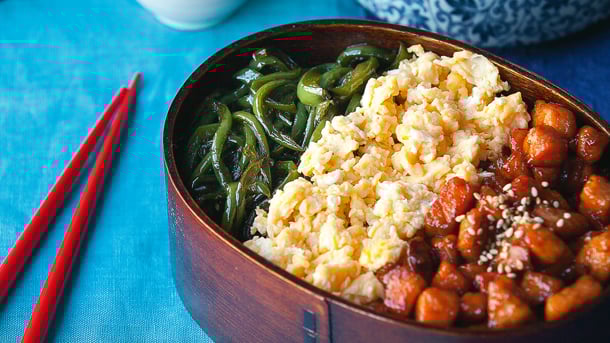 threecolourlunchboxwithsalmon