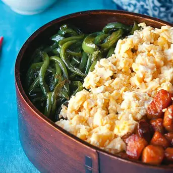 threecolourlunchboxwithsalmon