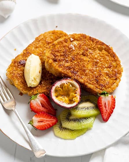 Cornflaked French toast with fruits