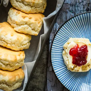 bGettyImages-1248730643-scones