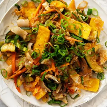 Red-curry-stir-fried-noodles-500x500