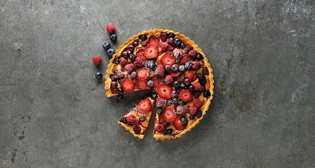 fs105290sweetshortcrustsummerberrytart