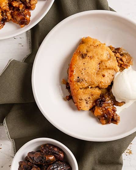 Slow cooker sticky date pudding