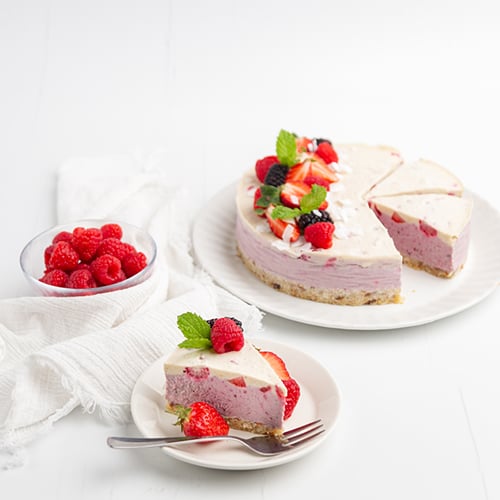Raw berry cheesecake