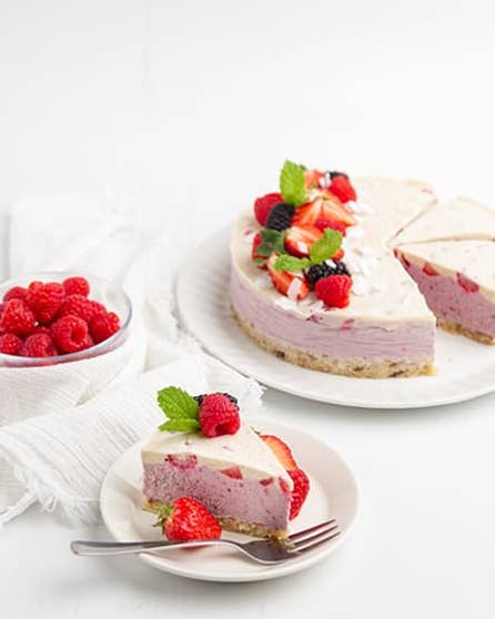 Raw berry cheesecake