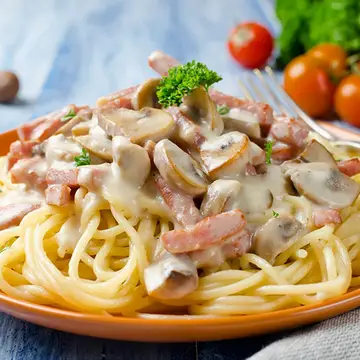 Creamy-bacon-mushroom-pasta