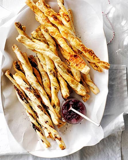 Cheesy pastry twists