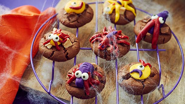 Halloween choc-chunk spider cookies