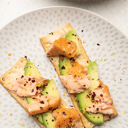 Smoked salmon avocado crackers