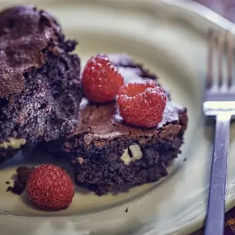 triplechocolatebrownie610x343