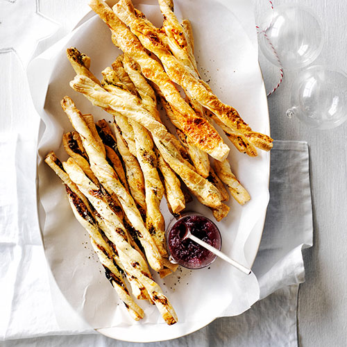 Cheesy pastry twists