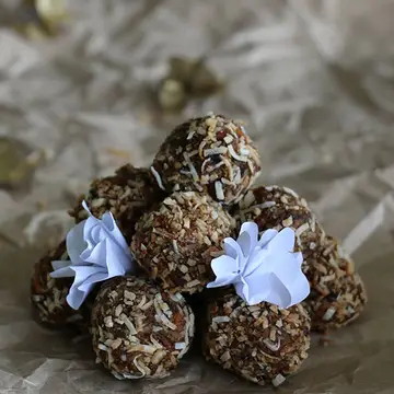 Avocado-bliss-balls