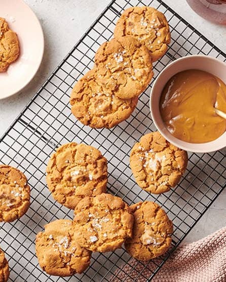 Crispy salted caramel cookies