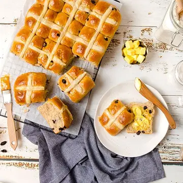 Classic-Hot-Cross-Buns-1