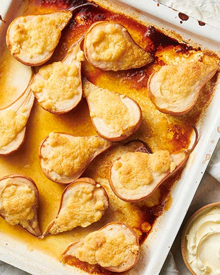 Maple-roasted pear & almond crumble