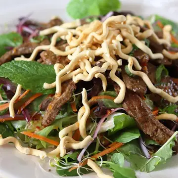 Thai-style-beef-salad-with-crispy-noodles1