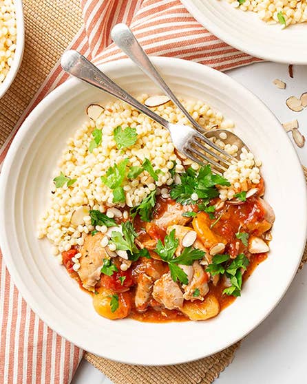 Slow cooker chicken and apricot stew