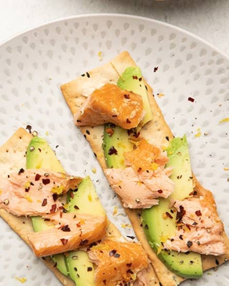 Smoked salmon avocado crackers