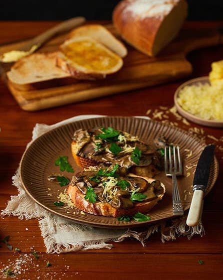 Creamy mushrooms on toast