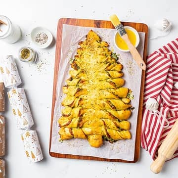 Spinach and Pesto Christmas Tree Breadsticks