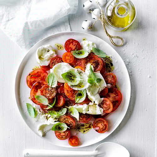 Caprese salad with creamy mozzarella
