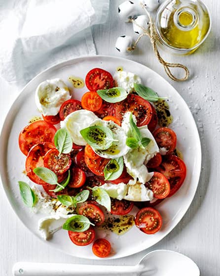 Caprese salad with creamy mozzarella