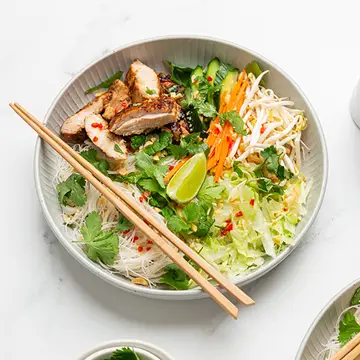 VIETNAMESE INSPIRED LEMONGRASS CHICKEN NOODLES