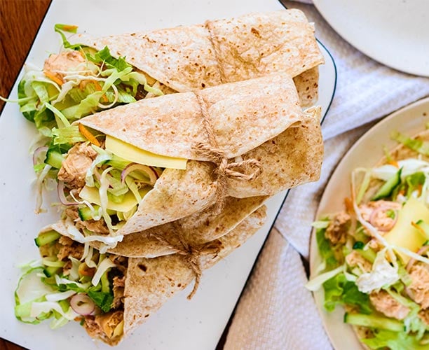 Salmon wraps with crunchy slaw 