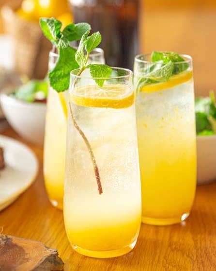 Lemon and manuka honey fizz