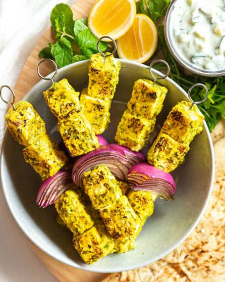 Paneer skewers with raita and naan