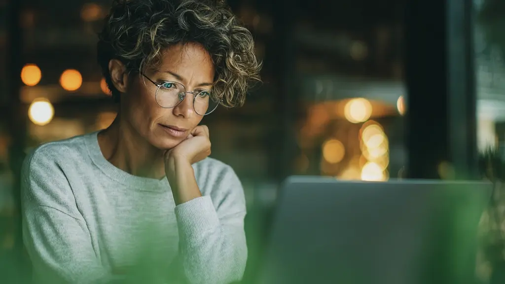 PEOPLE-Woman-Laptop-2.webp