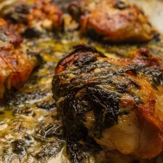 GARLIC BUTTER CHICKEN THIGHS 500x332 iStock-1264686392