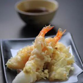 tempuraprawnsanddippingsauce