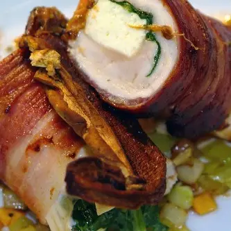 Bacon wrapped stuffed chicken breast 500 px