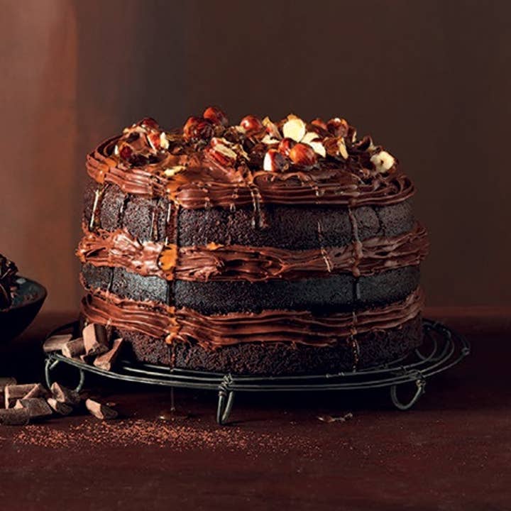 chocolate-fudge-cake-creamy-frosting