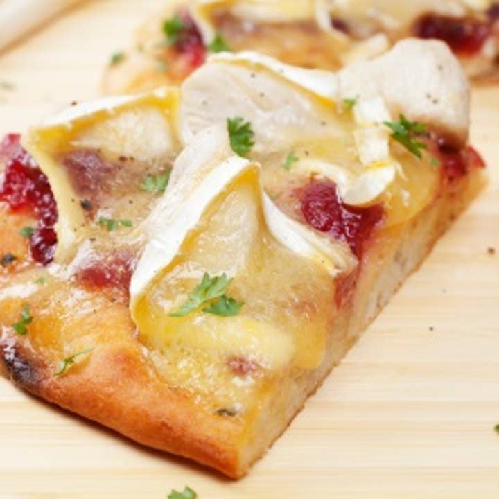 smoked_chicken_brie_pizza