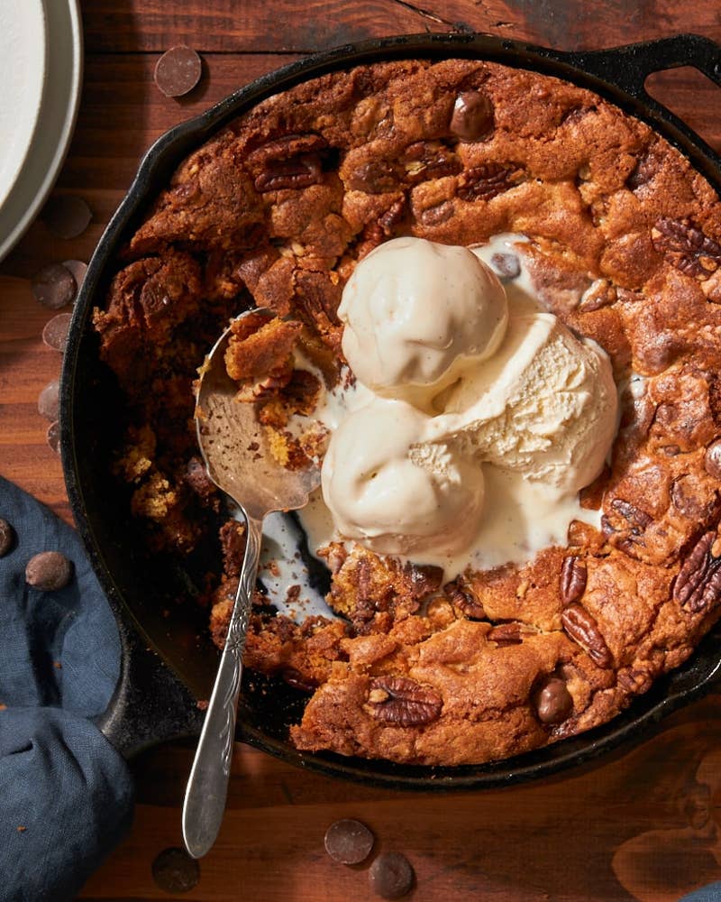 GiantPeconSkilletCookie_2022_RecipeImage