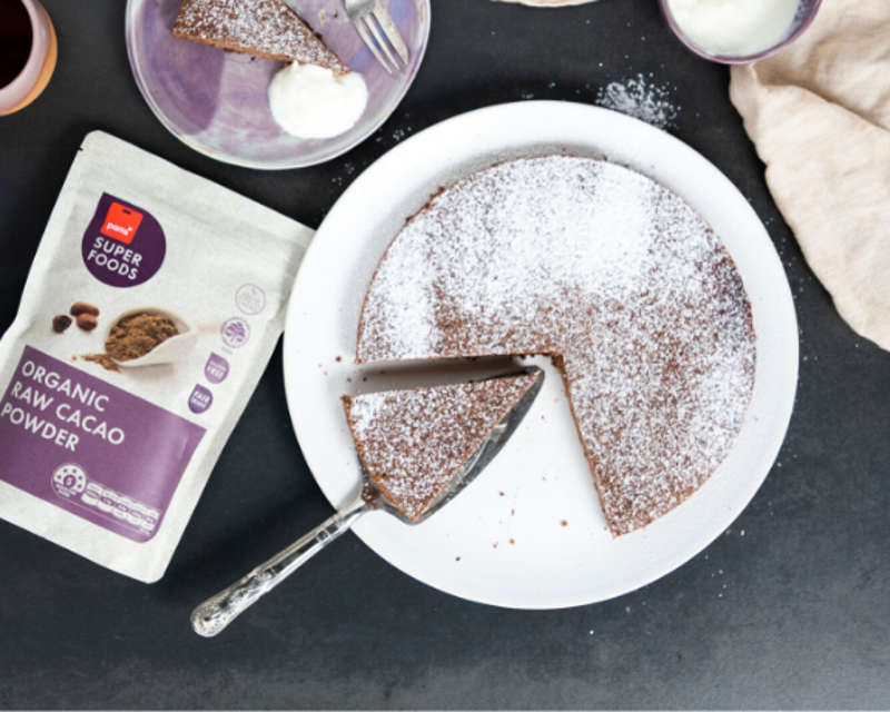 6-ingredient-chocolate-cake2-Feature-Image