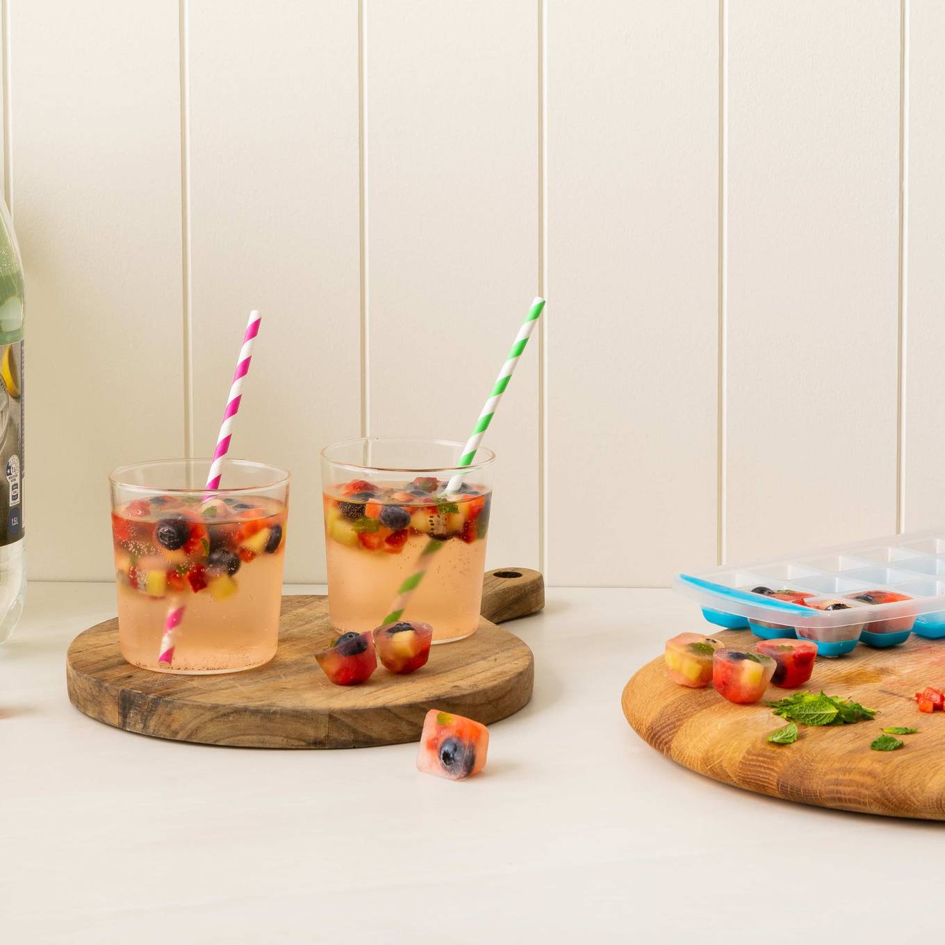 Recipe_BerryBombSpritz_2022_HeroImage